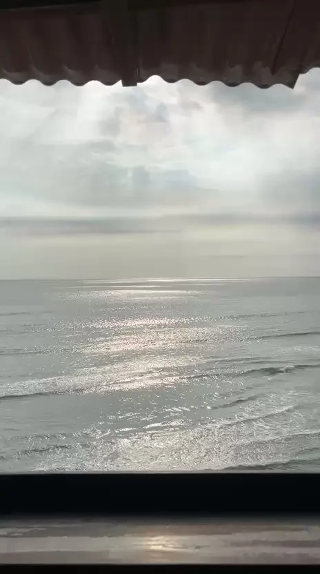 El mar visto desde un espacio del recorrido de grabación